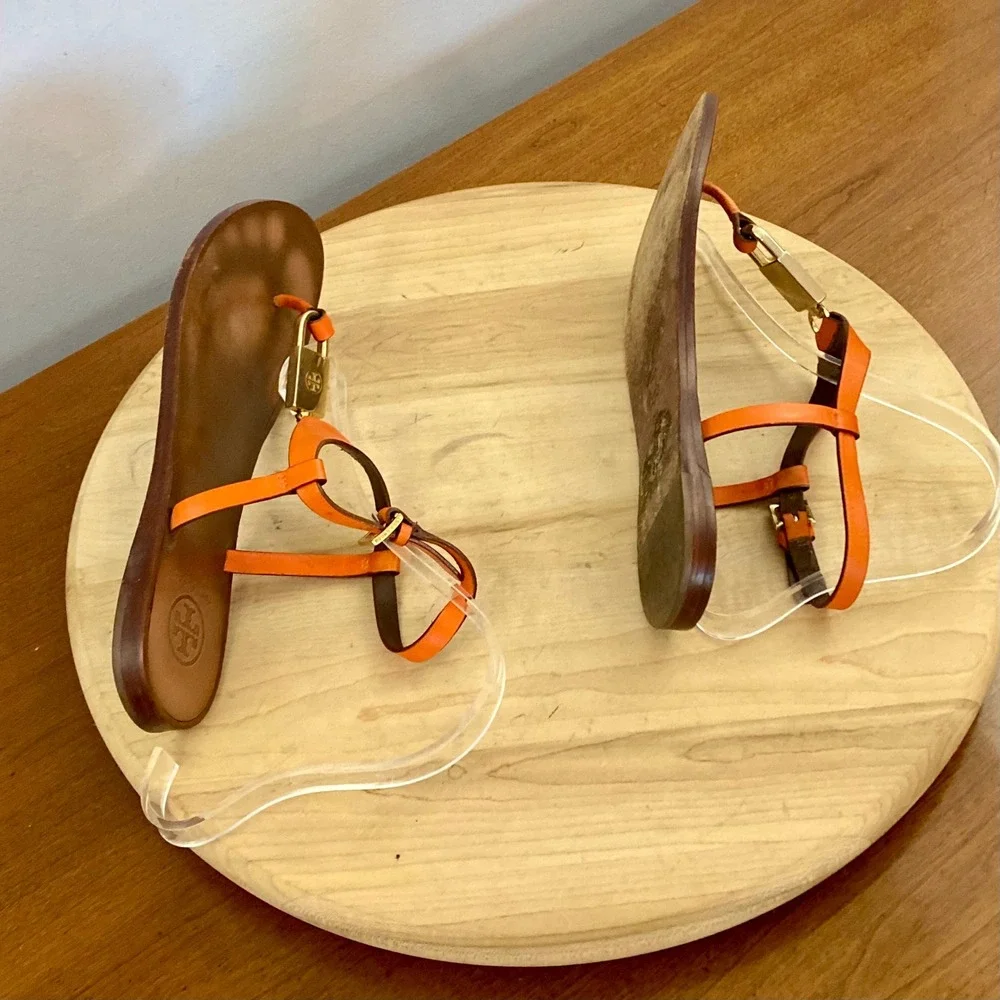 Tory Burch Padlock Orange Leather T-Strap Thong Flat Sandals Sz 6 M Gold-Tone